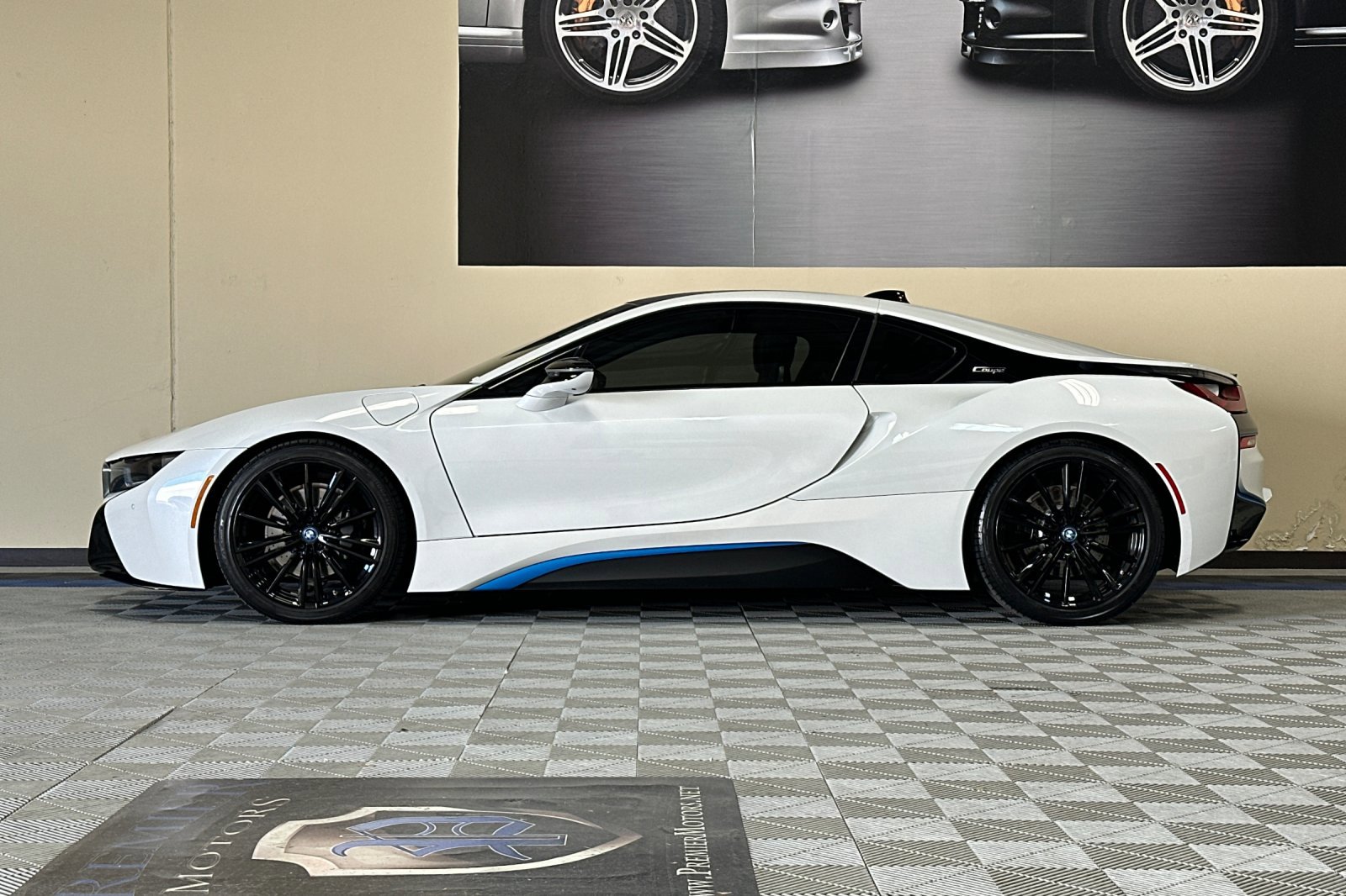 Used 2020 BMW i8 Coupe image 7
