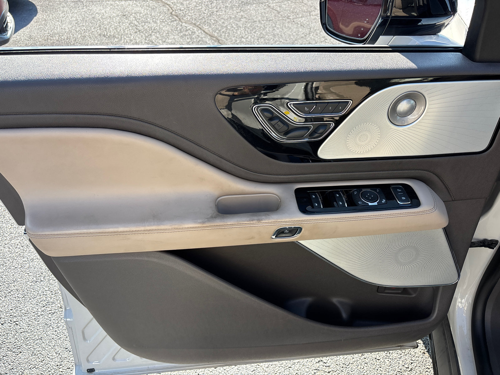 Certified 2020 Lincoln Aviator Reserve w/ Equipment Group 202A AWD/4WD image 11