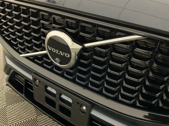 Certified 2025 Volvo XC60 B5 Plus image 9
