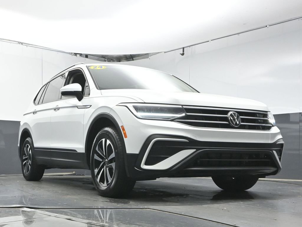 Used 2024 Volkswagen Tiguan S image 33