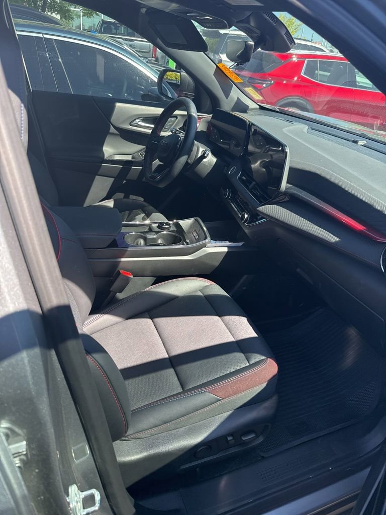 Used 2025 Chevrolet Equinox RS w/ Safety and Technology Package image 4