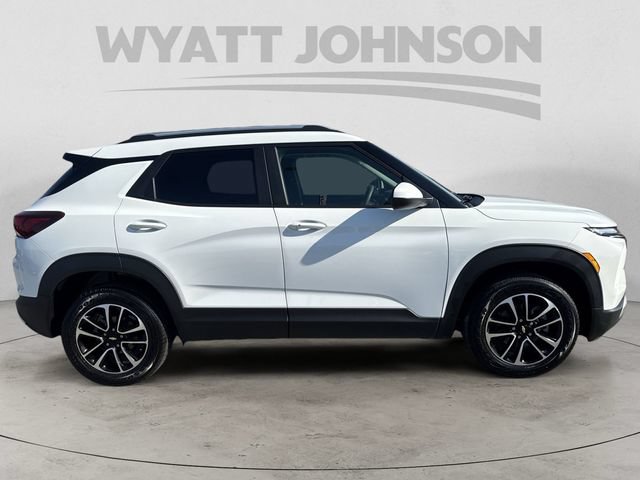 Used 2025 Chevrolet TrailBlazer LT AWD/4WD image 6