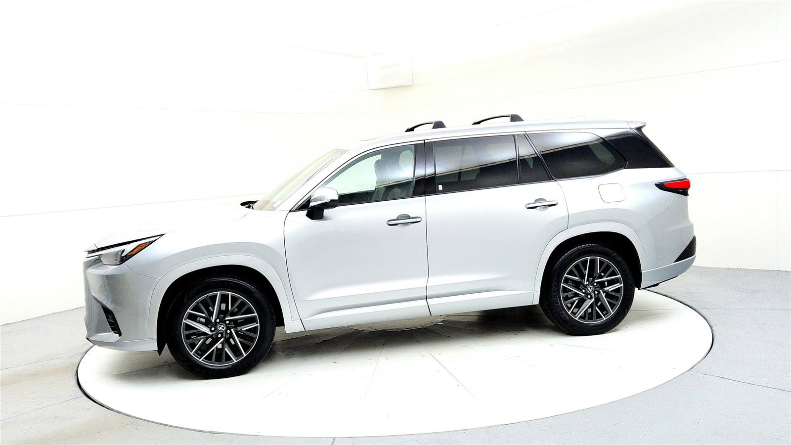 Used 2024 Lexus TX 350 AWD image 3