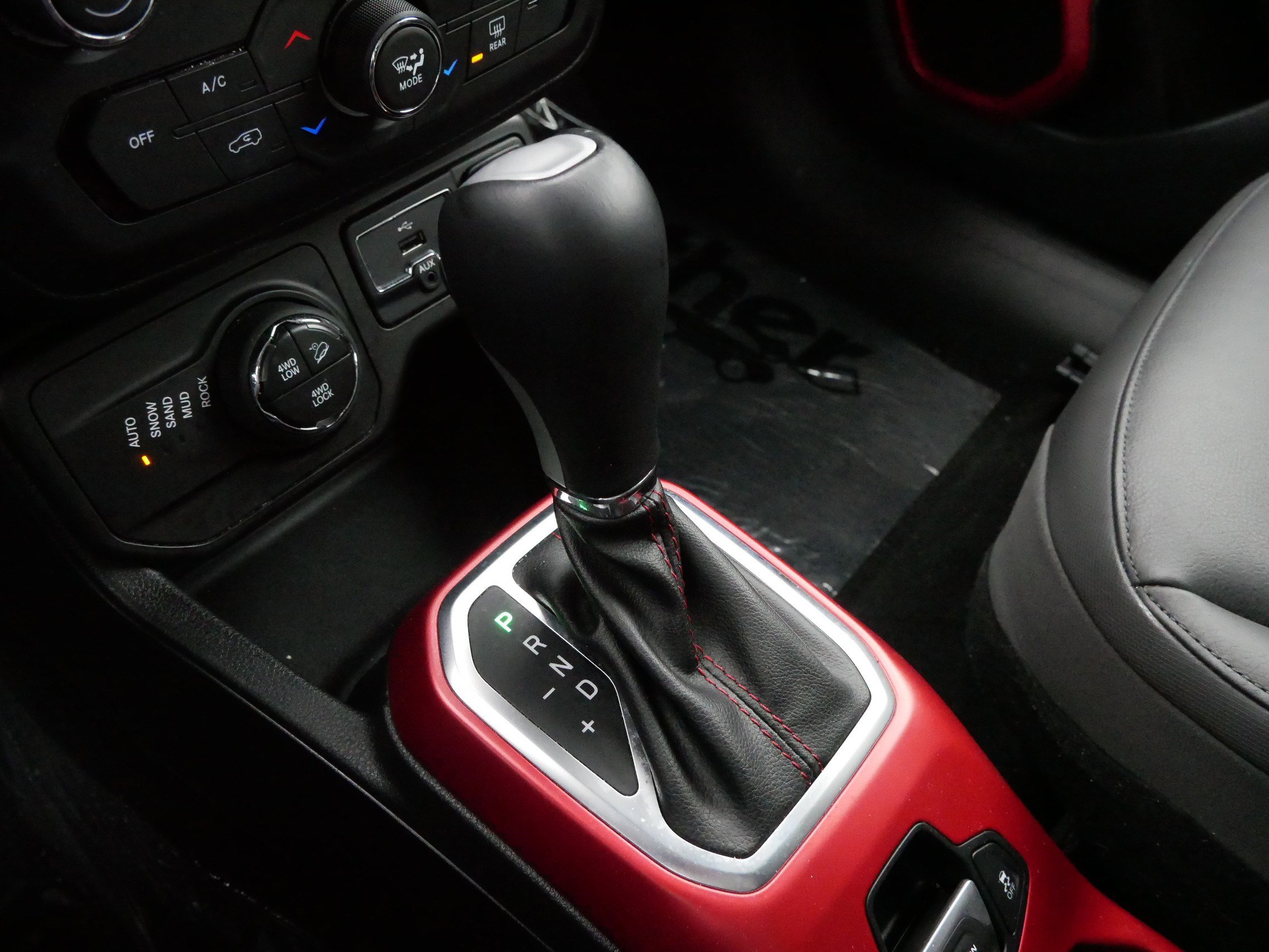 Used 2018 Jeep Renegade Trailhawk image 25