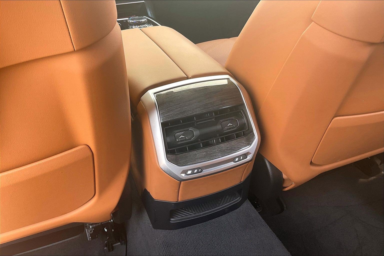 Used 2024 BMW 740i w/ Premium Package 2 RWD image 37