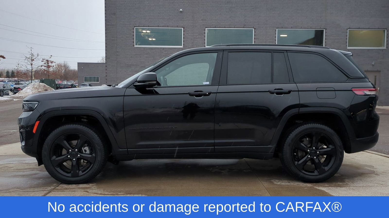 Used 2023 Jeep Grand Cherokee Altitude image 2