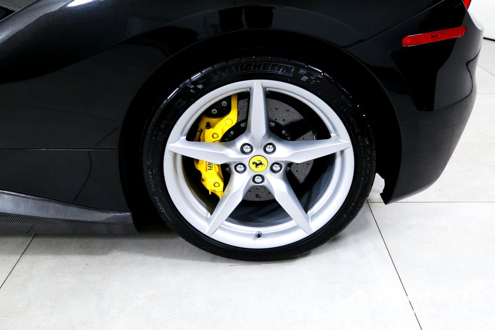 Used 2018 Ferrari 488 GTB RWD image 29