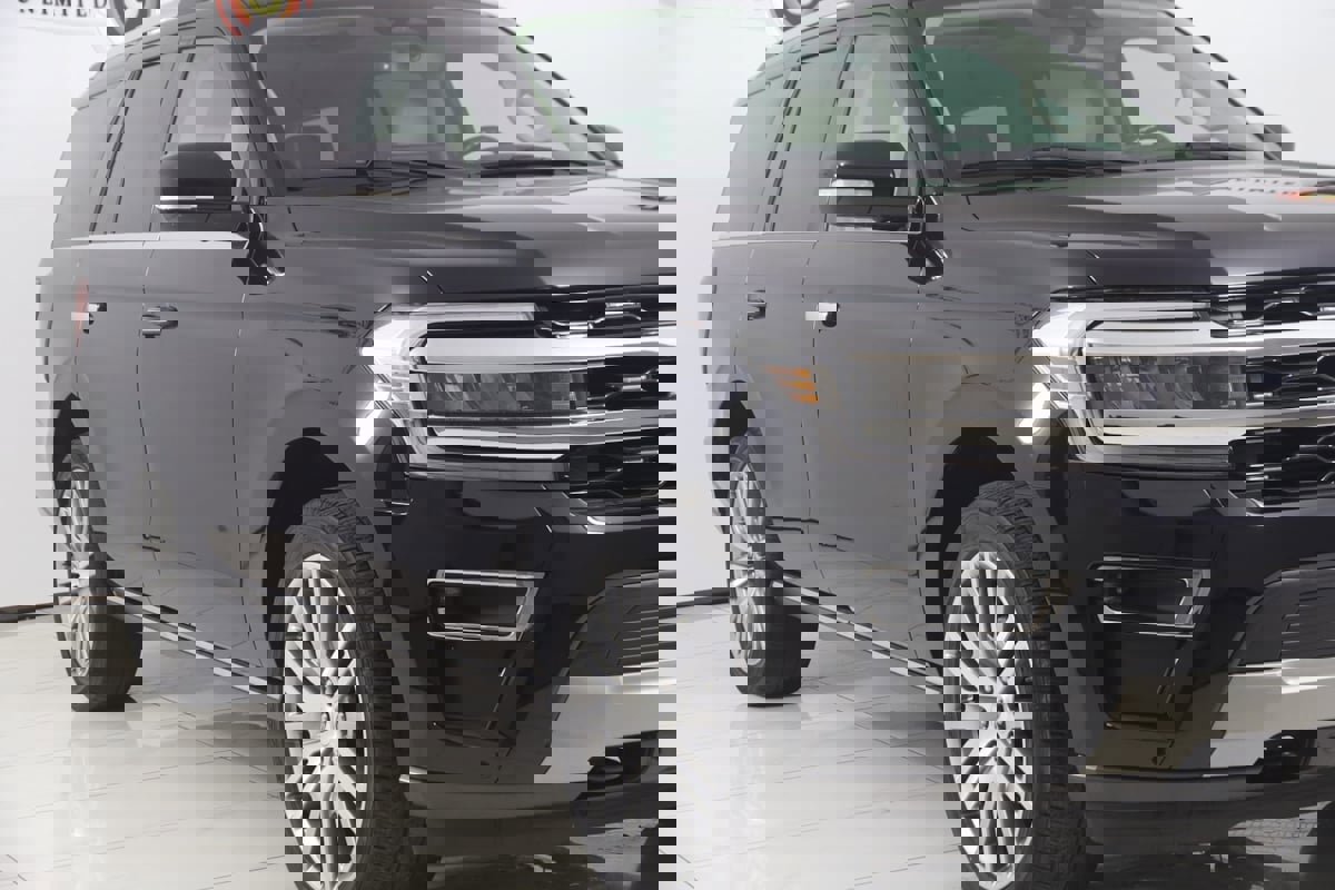 Used 2022 Ford Expedition Limited image 41