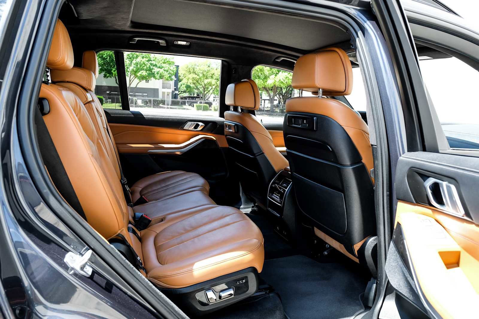 Used 2022 BMW X7 xDrive40i w/ Premium Package image 37