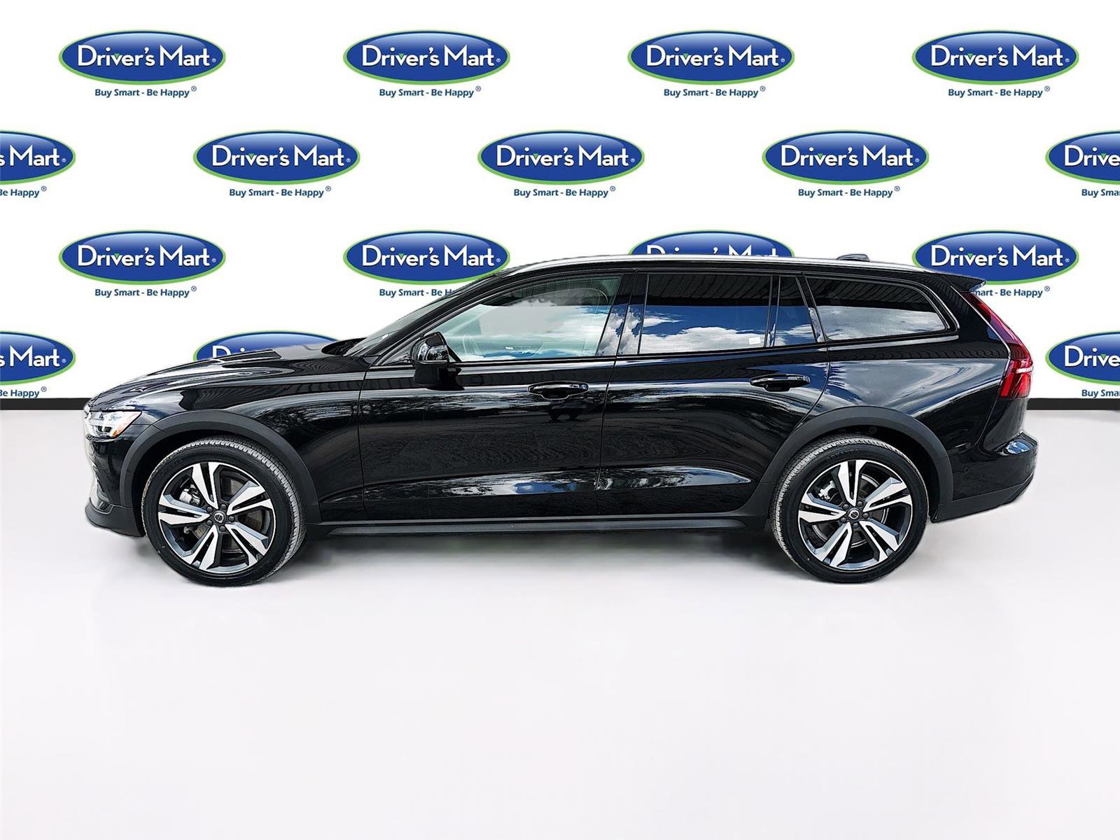 Used 2025 Volvo V60 B5 Cross Country Plus AWD/4WD image 4