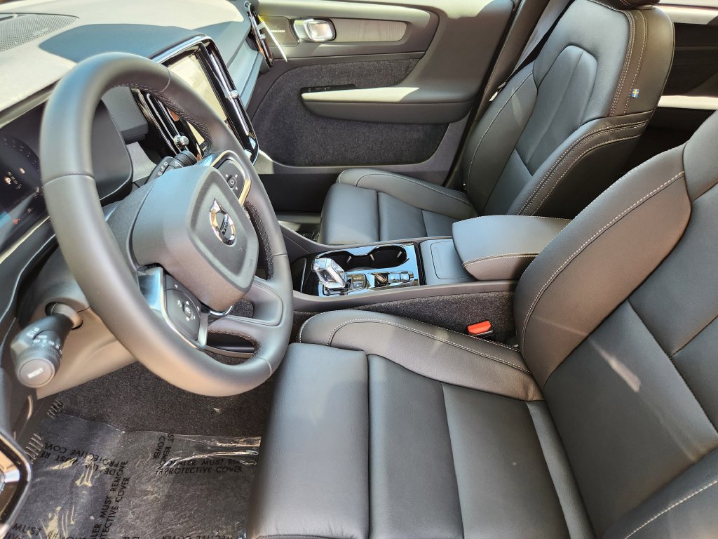 New 2026 Volvo XC40 B5 Ultra w/ Climate Package AWD/4WD image 4