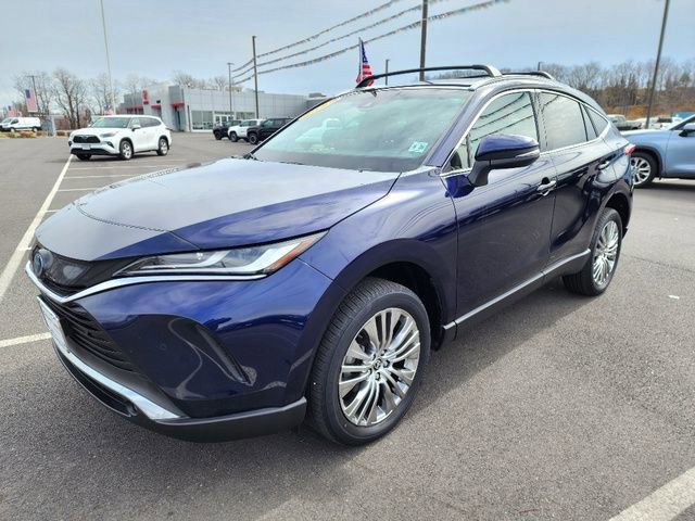 Used 2023 Toyota Venza XLE AWD/4WD image 3