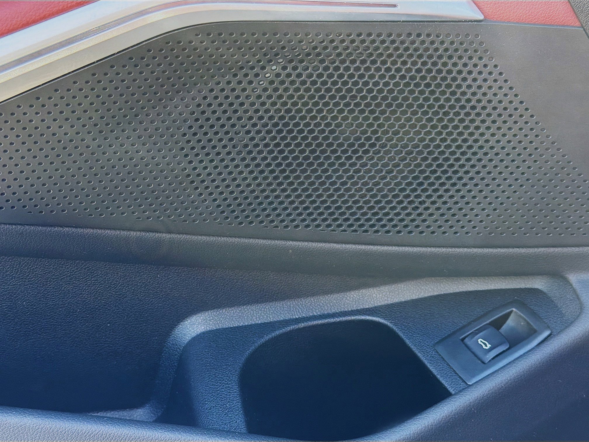 Used 2025 BMW 330i Sedan w/ Parking Assistance Package image 23