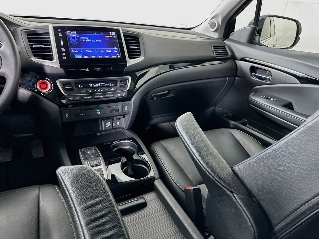 Certified 2017 Honda Pilot Touring image 23