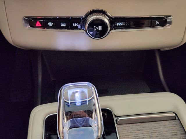 New 2026 Volvo XC90 B6 Ultra w/ Protection Package image 18