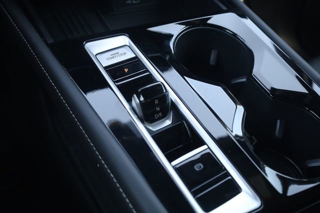 Used 2025 Volkswagen Atlas Cross Sport SE image 22