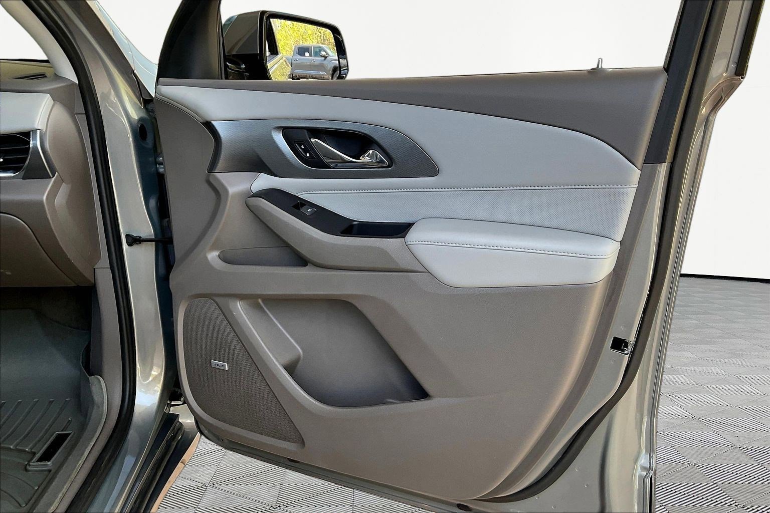 Used 2019 Chevrolet Traverse Premier AWD/4WD image 28