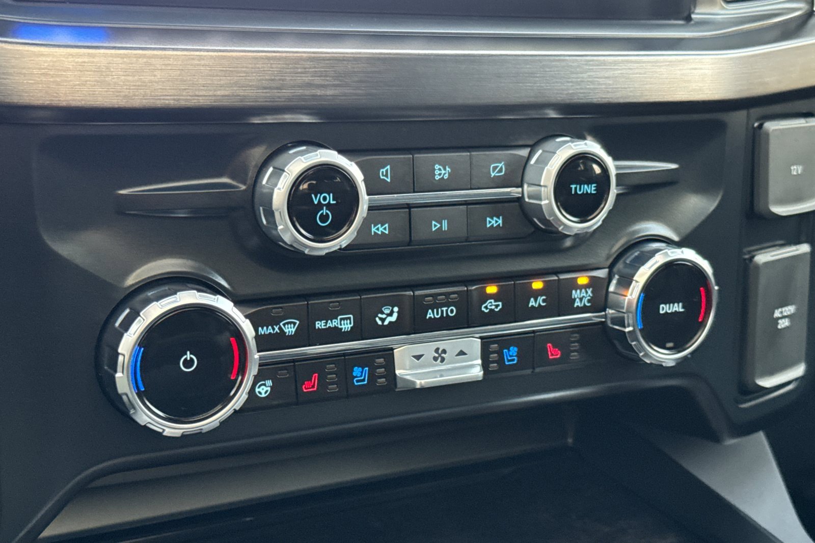 Used 2024 Ford F250 Lariat w/ Lariat Ultimate Package image 20