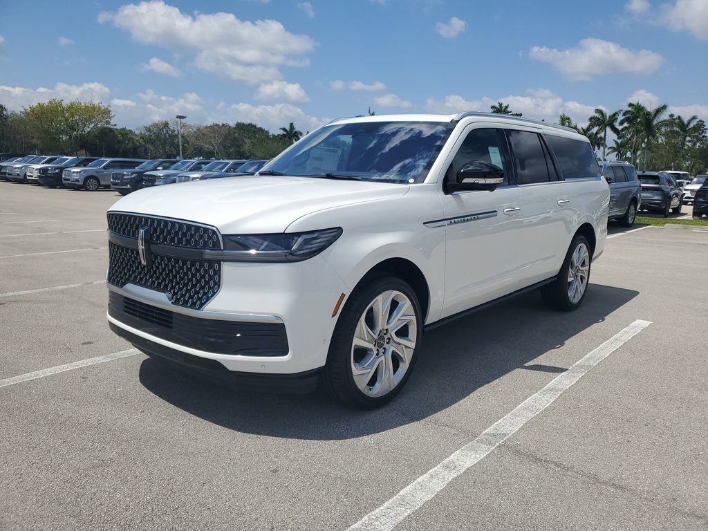 New 2025 Lincoln Navigator L Reserve image 2