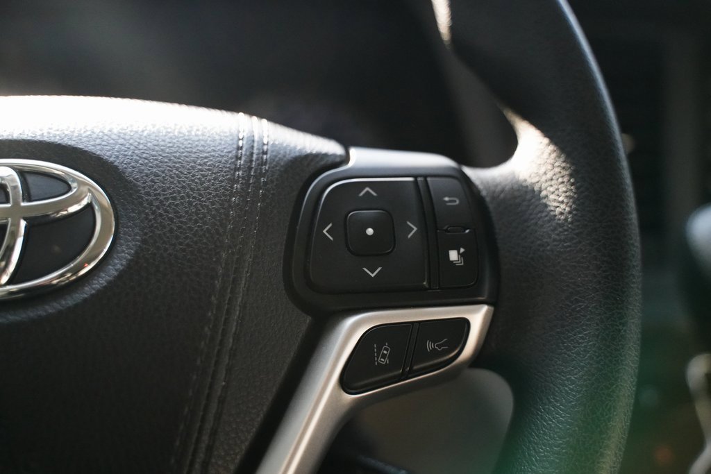 Used 2018 Toyota Sienna LE image 22