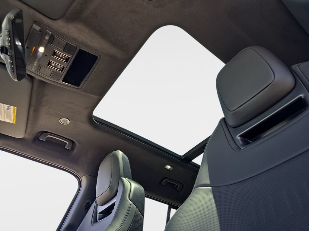 New 2026 Land Rover Defender 110 OCTA AWD/4WD image 31