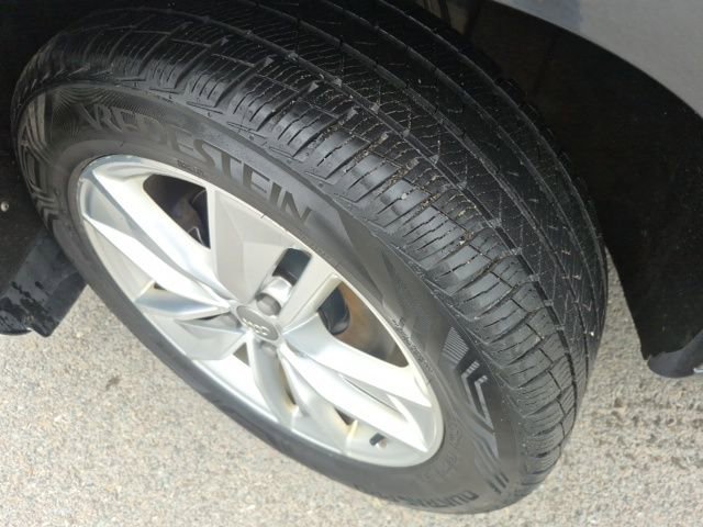 Used 2018 Audi Q3 2.0T Premium Plus w/ Premium Plus Package AWD/4WD image 35