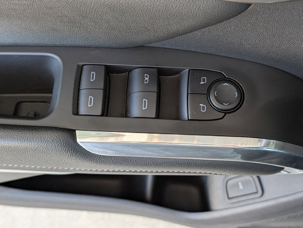 Used 2024 Chevrolet Traverse LT FWD image 17