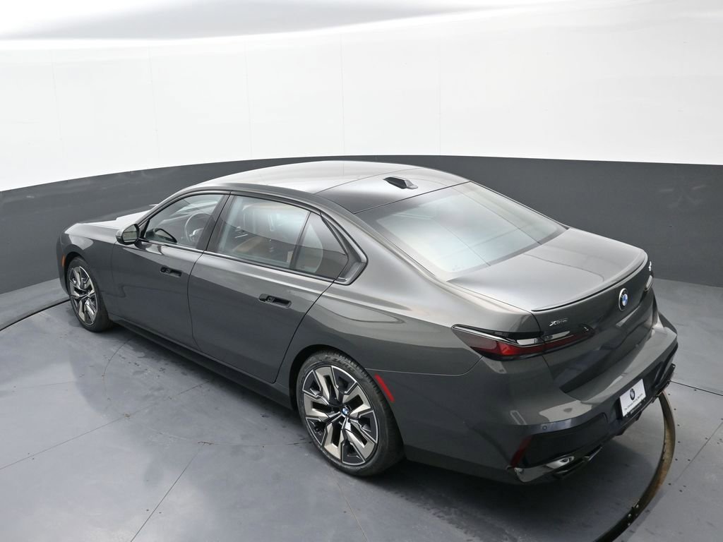Used 2023 BMW 760i xDrive w/ Executive Package image 37