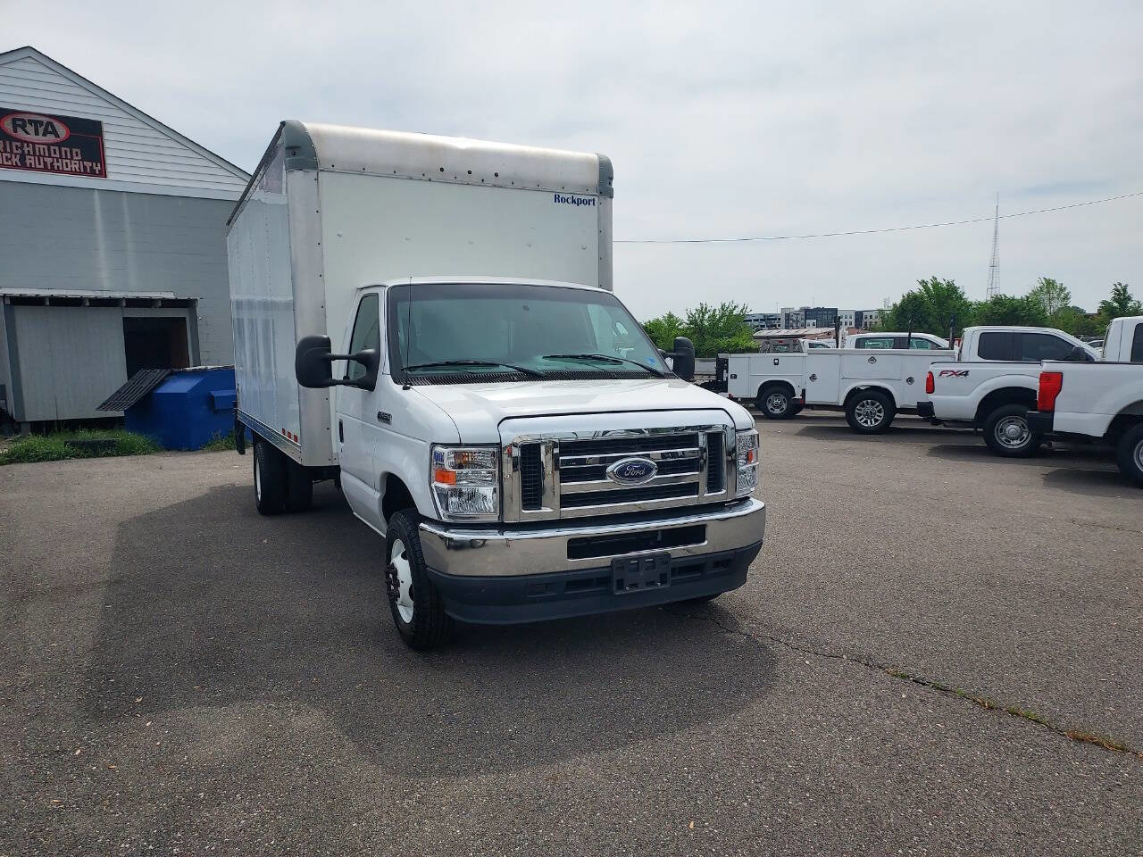 Used 2022 Ford E-450 and Econoline 450 Super Duty w/ Power Windows & Locks Group RWD image 6