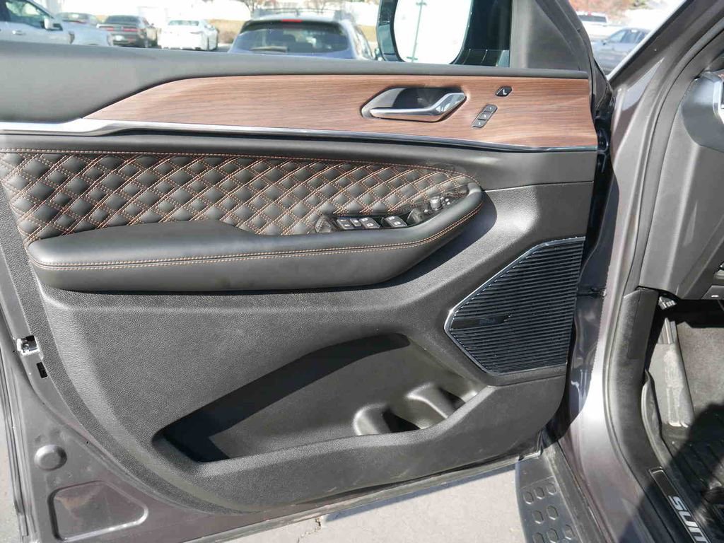 Used 2025 Jeep Grand Cherokee L Summit w/ Advanced Protech Group IV image 26