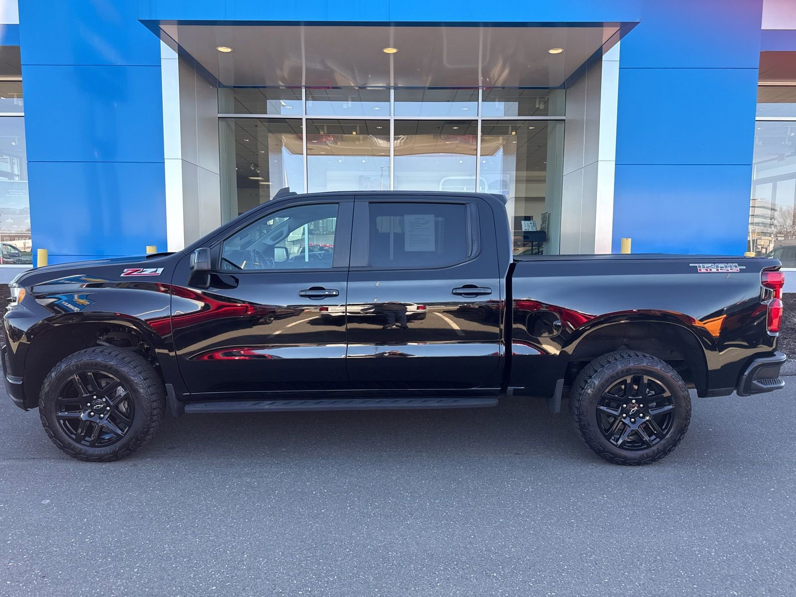 Used 2022 Chevrolet Silverado 1500 LT Trail Boss w/ Convenience Package II image 9