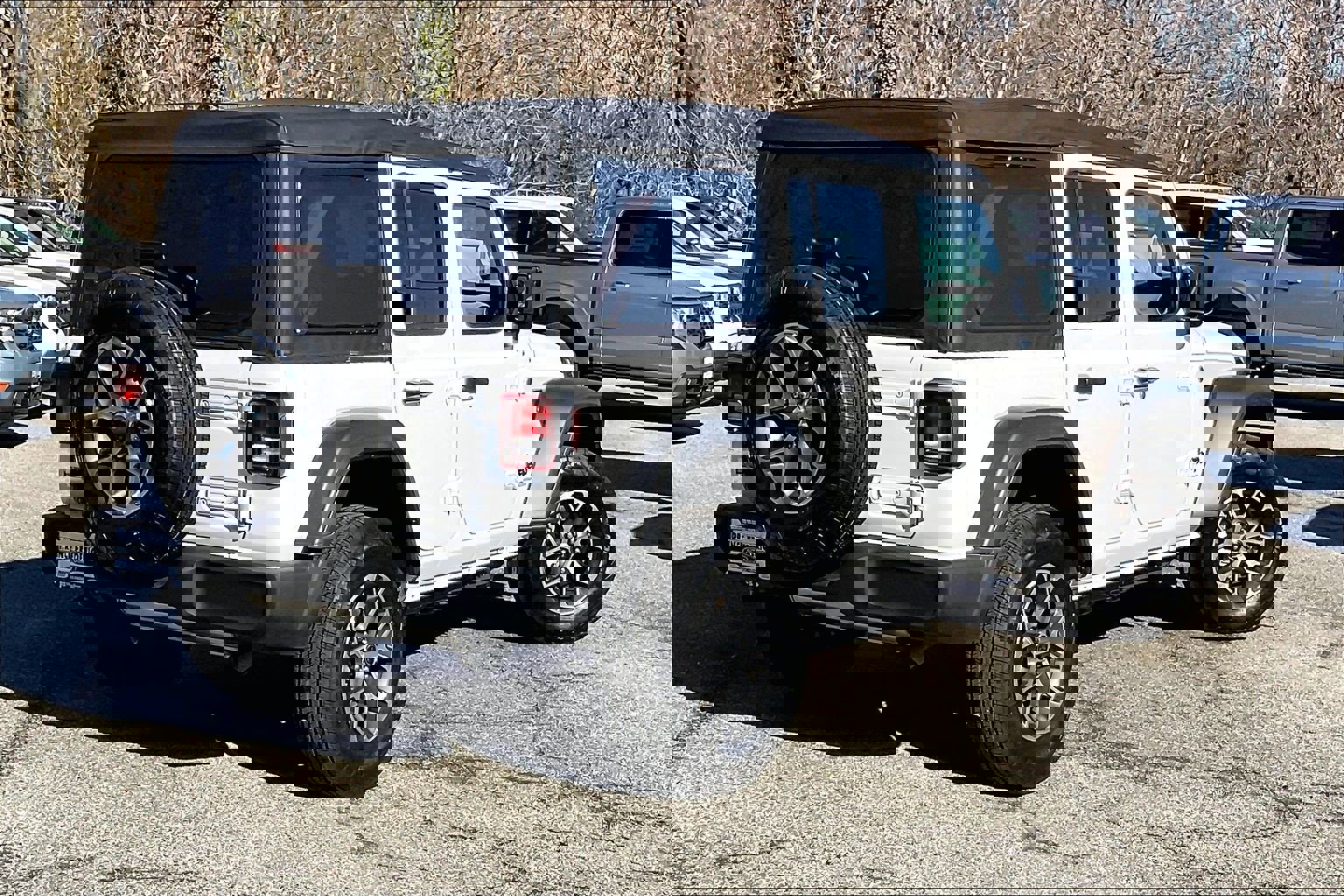 Used 2025 Jeep Wrangler Sport S image 12