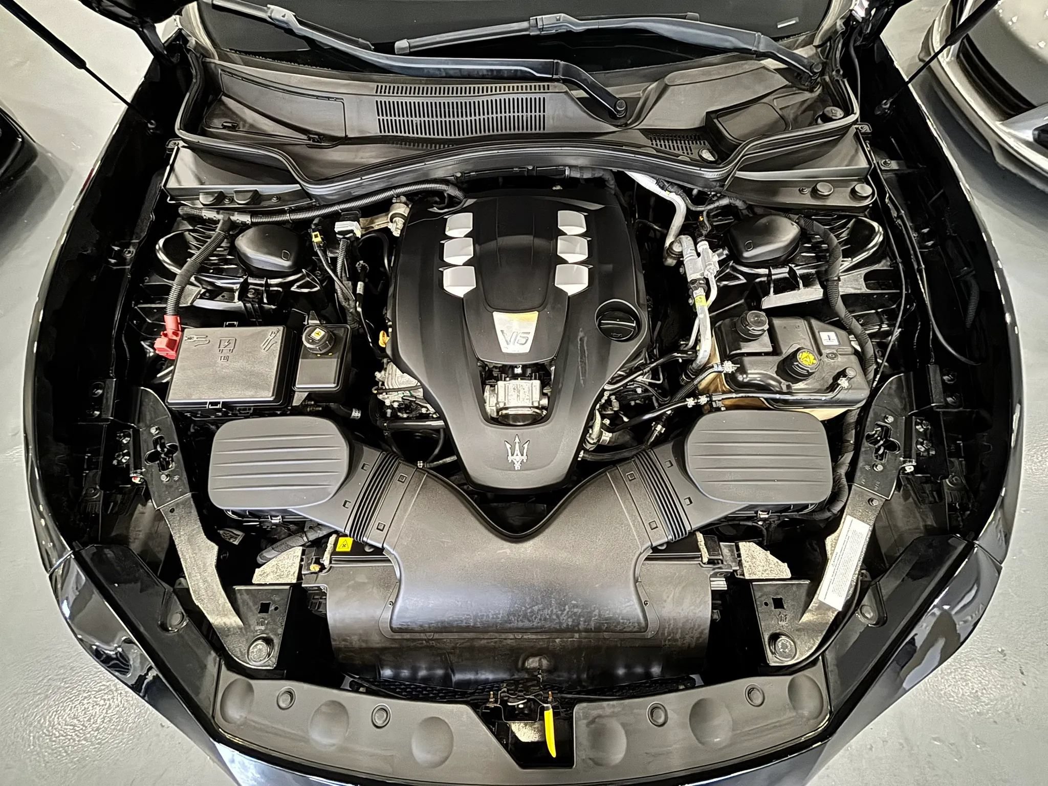 Used 2017 Maserati Ghibli RWD image 46