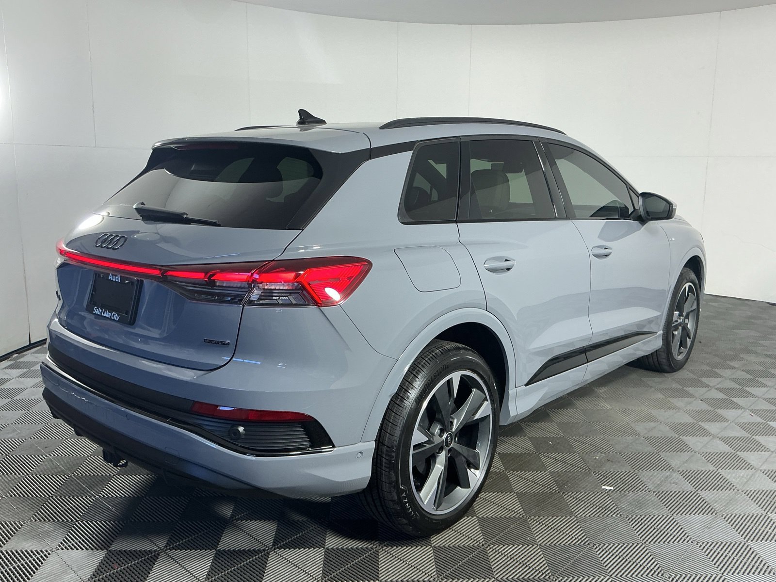 Used 2024 Audi Q4 e-tron Prestige AWD/4WD image 8