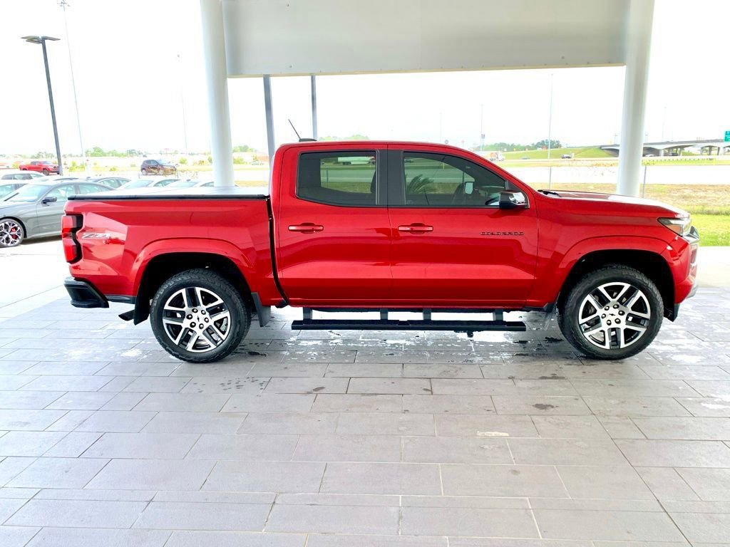 Used 2024 Chevrolet Colorado Z71 w/ Z71 Convenience Package 2 image 4
