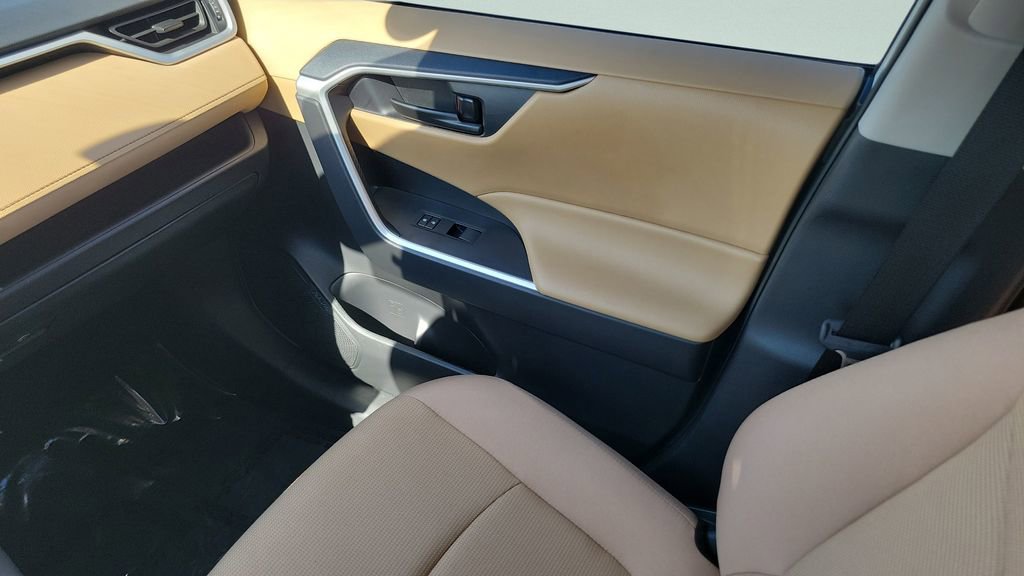 Certified 2025 Toyota RAV4 LE FWD image 13