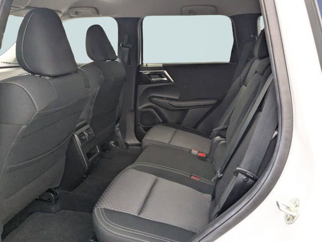 Used 2023 Mitsubishi Outlander ES image 11