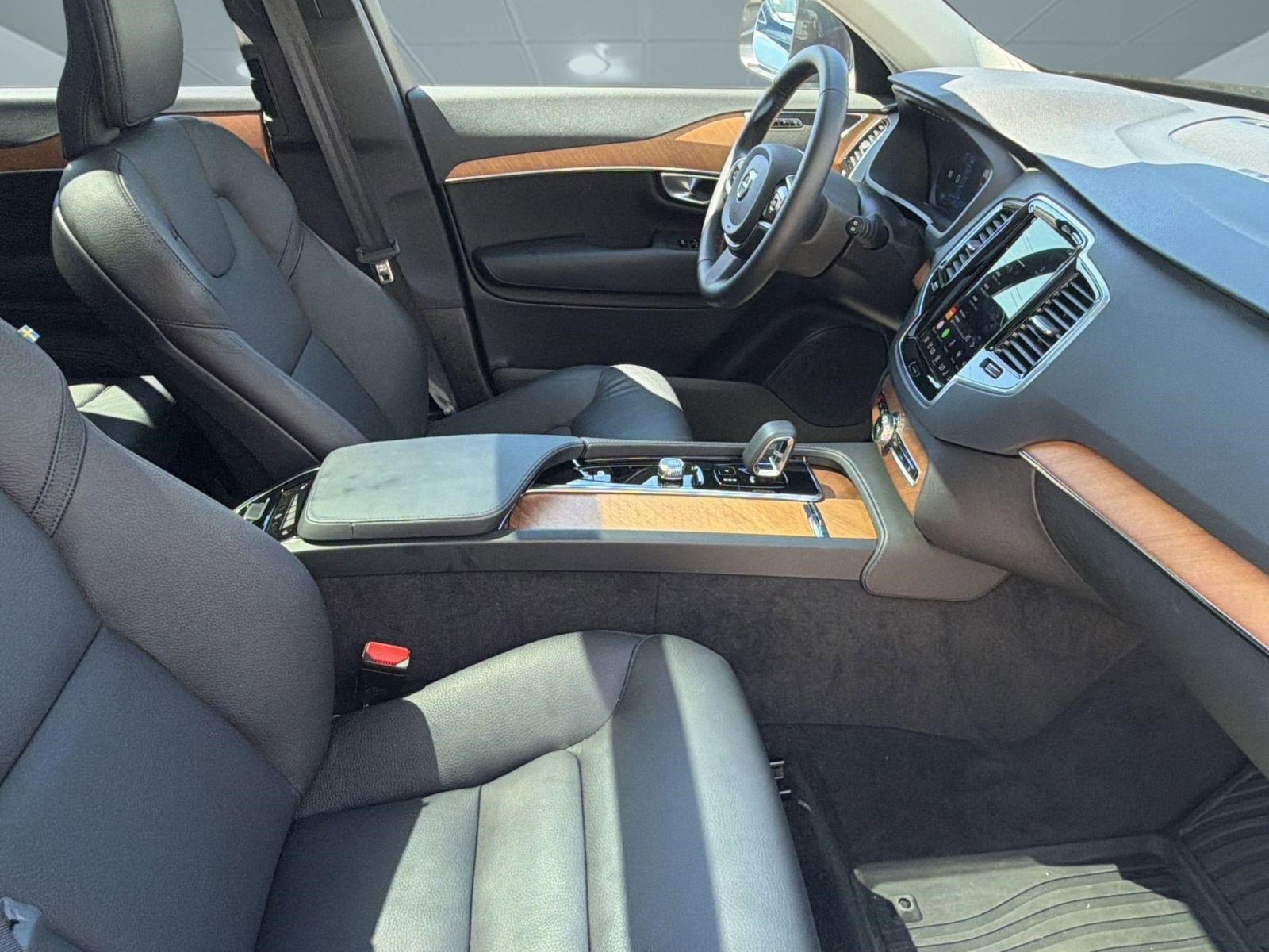 Used 2024 Volvo XC90 T8 Plus w/ Protection Package Premier AWD/4WD image 30