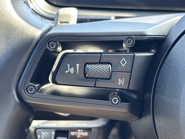 Used 2025 Porsche Cayenne AWD/4WD image 28
