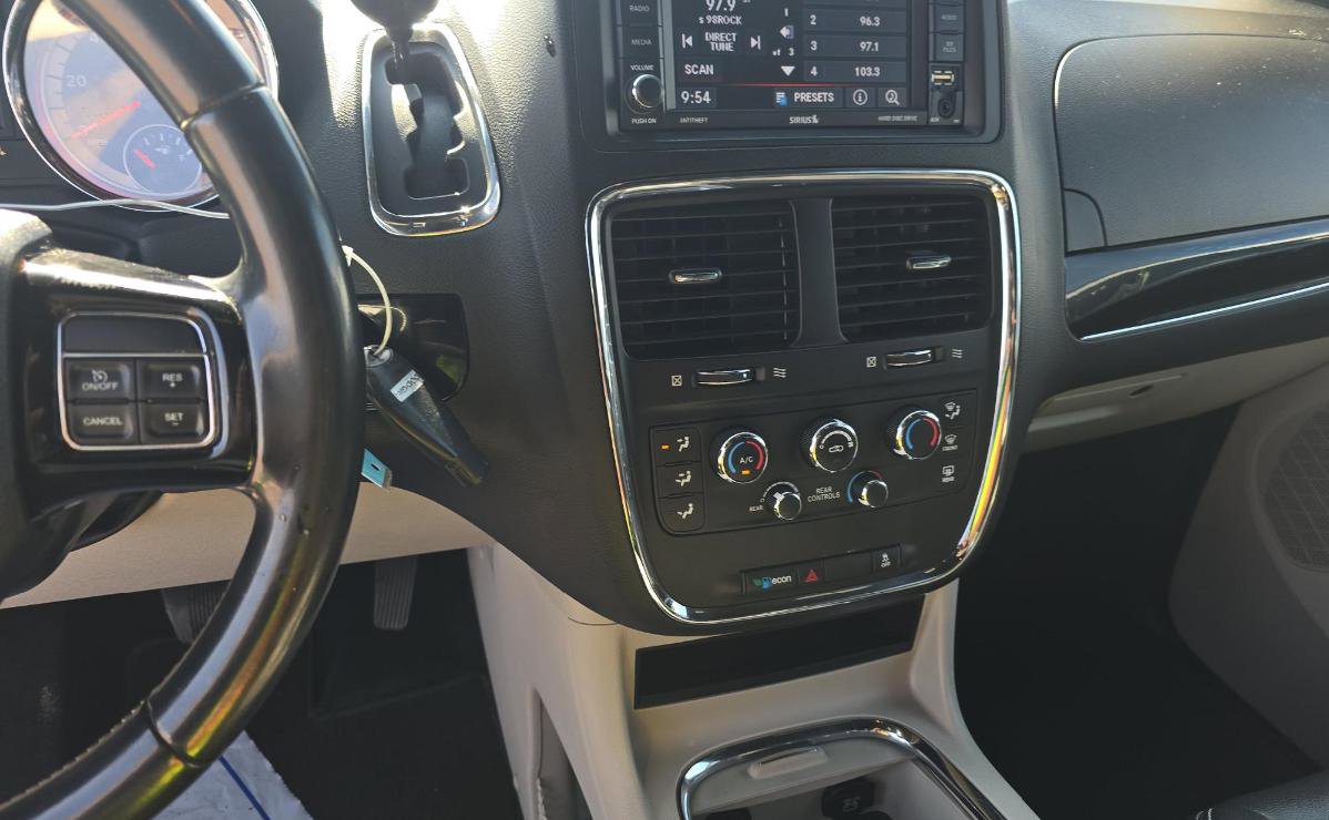 Used 2019 Dodge Grand Caravan SXT image 10