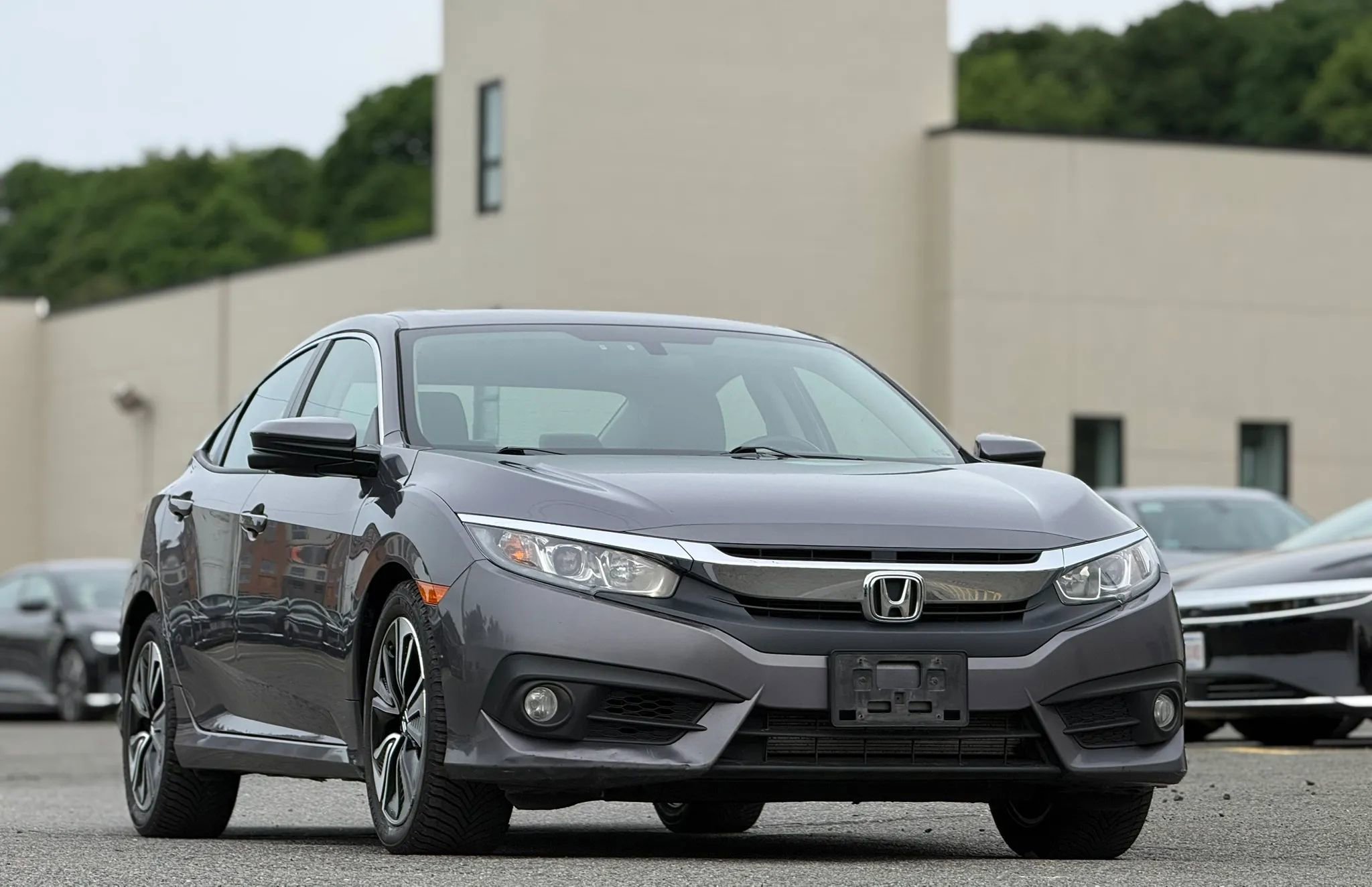 Used 2018 Honda Civic EX-T image 2