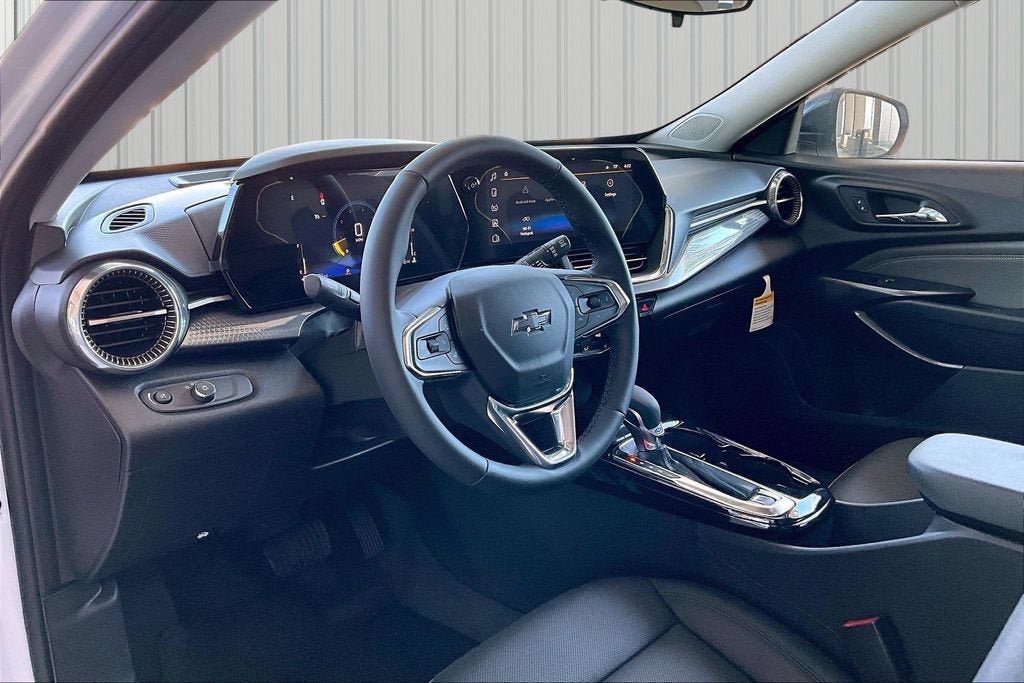 New 2026 Chevrolet Trax ACTIV w/ Sunroof Package FWD image 3