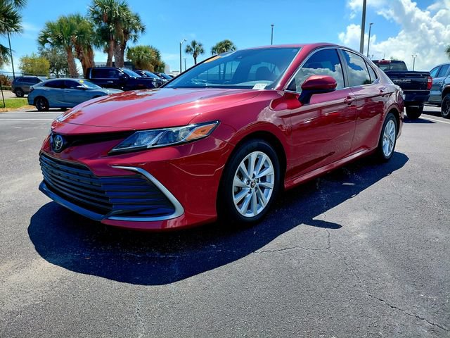 Used 2022 Toyota Camry LE FWD image 5