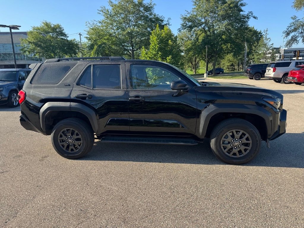Used 2025 Toyota 4Runner SR5 AWD/4WD image 4
