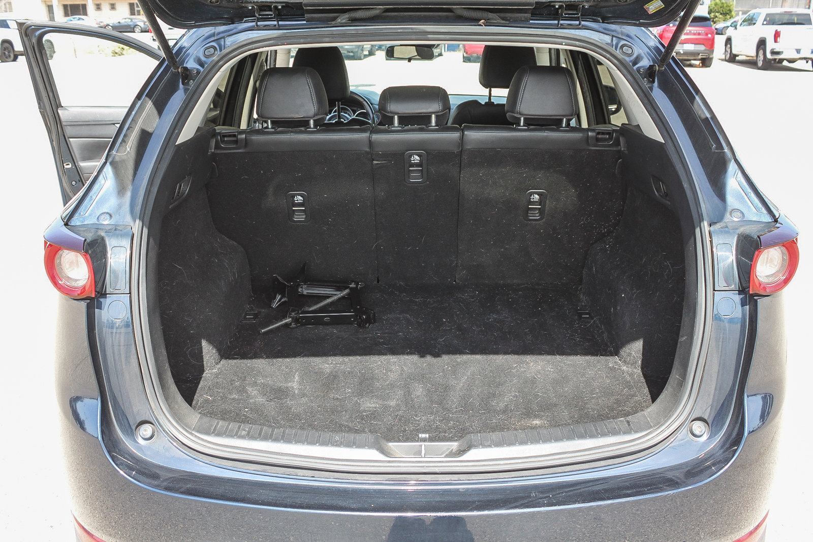 Used 2021 MAZDA CX-5 Touring image 27