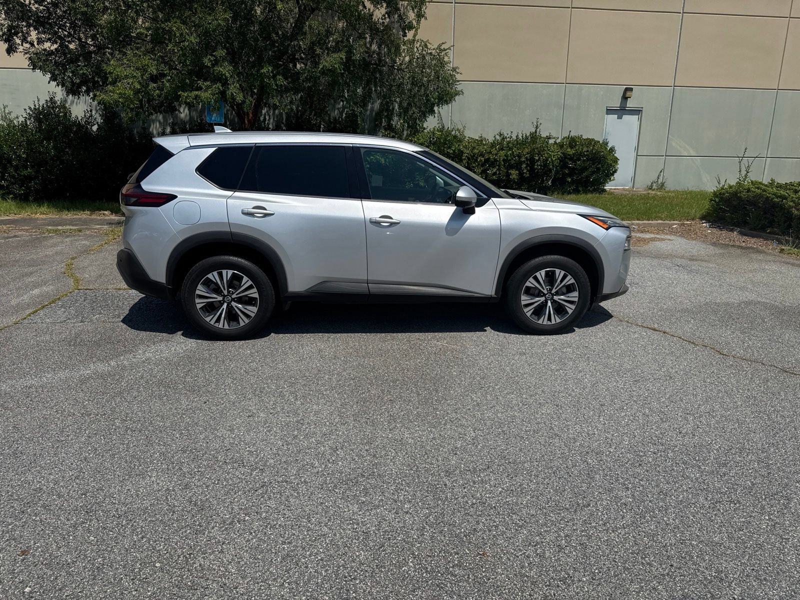 Used 2021 Nissan Rogue SV FWD image 5