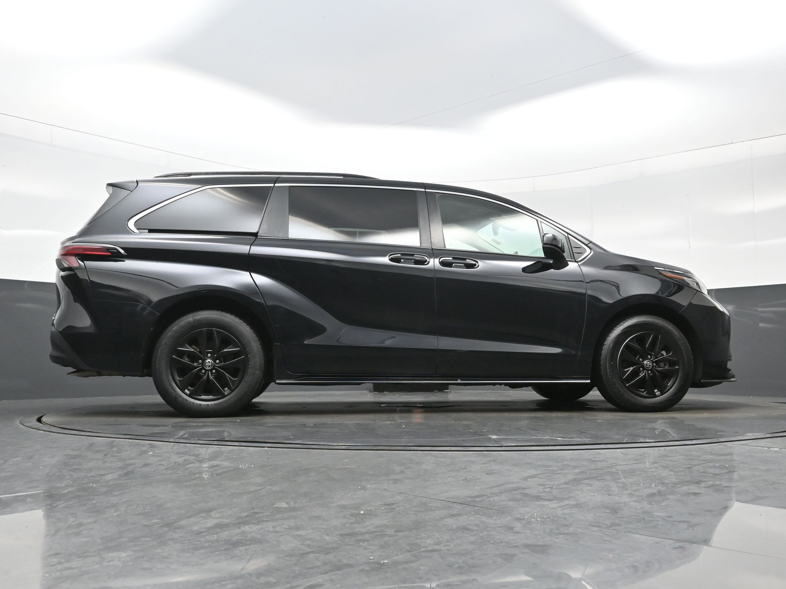 Used 2022 Toyota Sienna LE w/ LE Plus Package AWD/4WD image 33