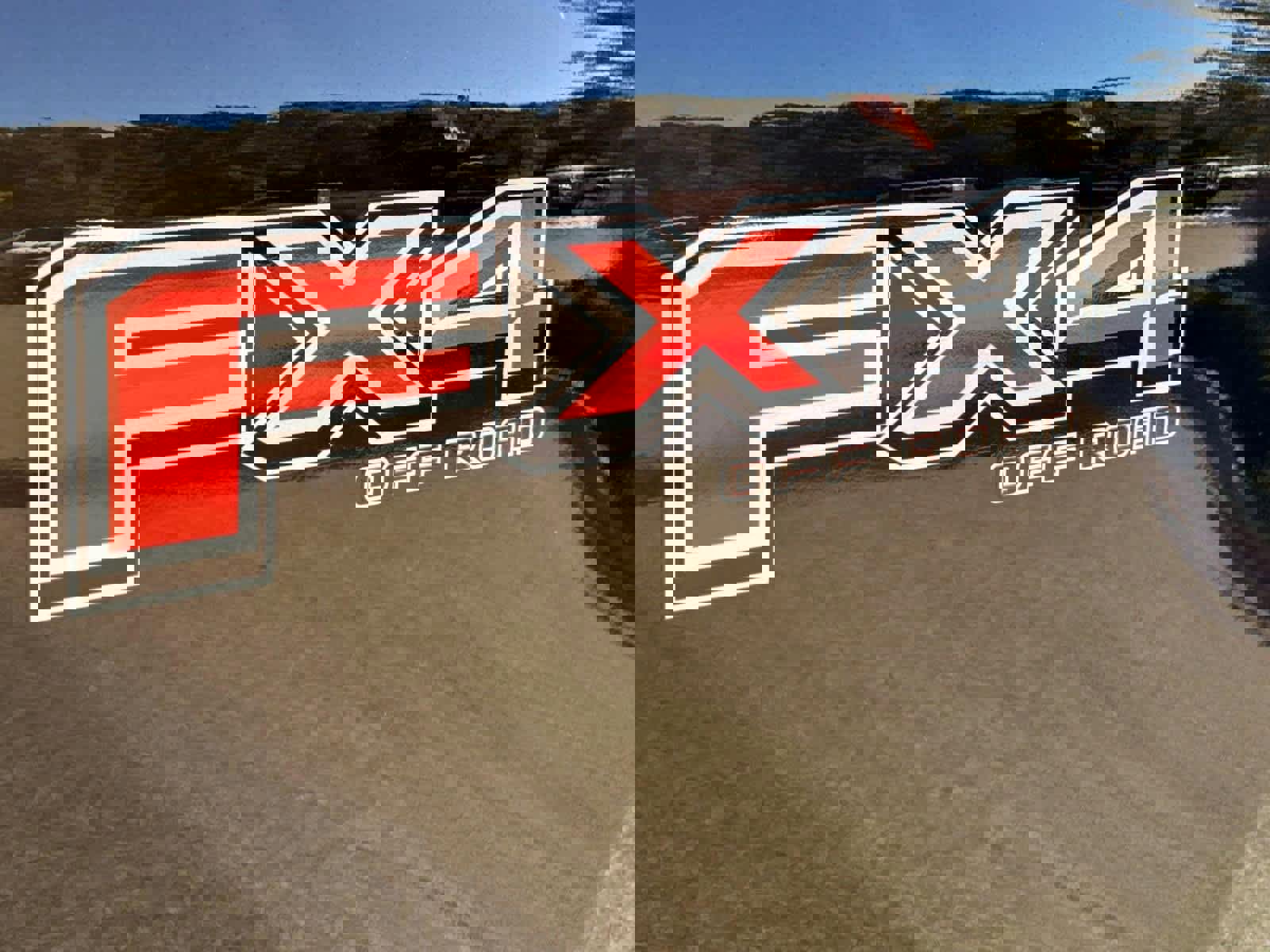 Used 2025 Ford F250 Platinum w/ FX4 Off-Road Package image 11