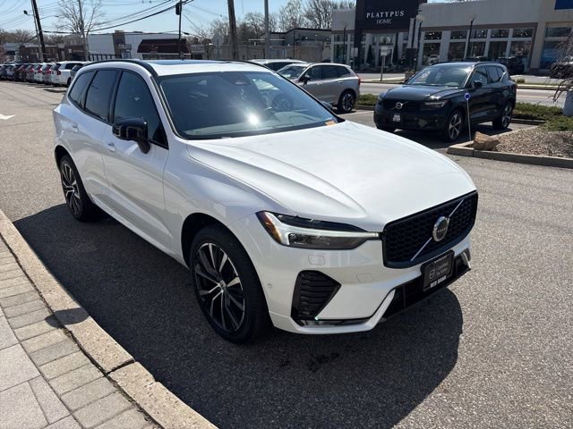 Used 2025 Volvo XC60 B5 Plus image 7