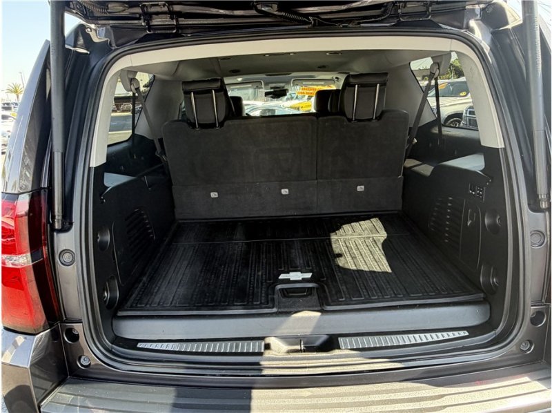 Used 2018 Chevrolet Suburban LT w/ Luxury Package RWD image 22